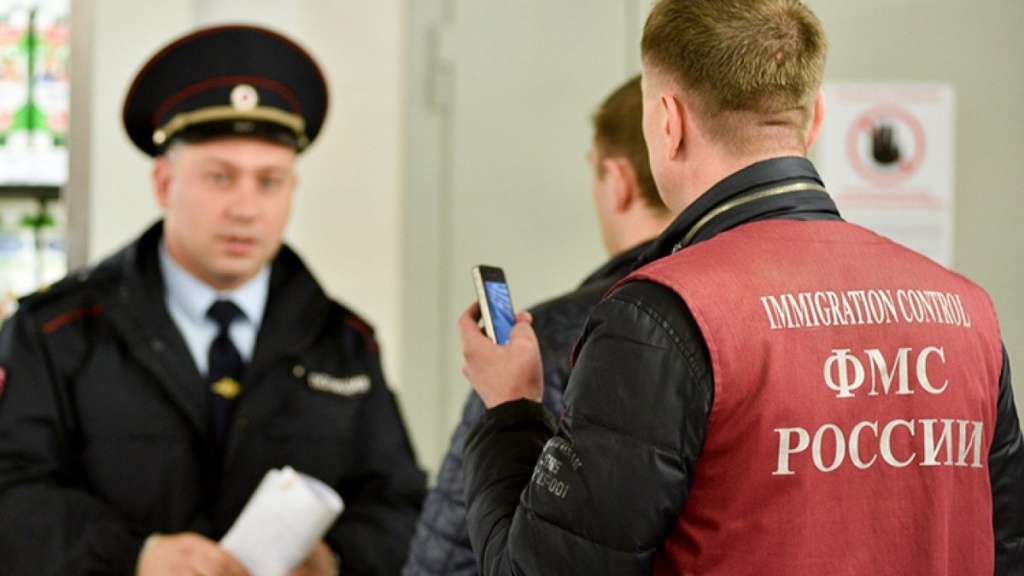 Государственные и муниципальные специалисты